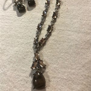 Avon Cabochan “Y” Necklace gift set in brown